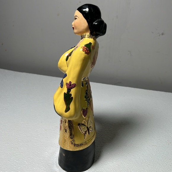 Vintage HandPainted Figurines Gold Trim Set of 2 - Picture 8 of 11